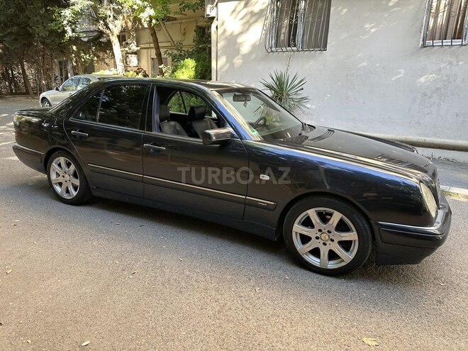 Mercedes E 240 1999, 290,000 km - 2.6 l - Bakı