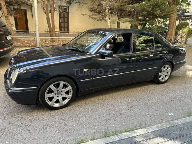 Mercedes E 240 1999, 290,000 km - 2.6 l - Bakı