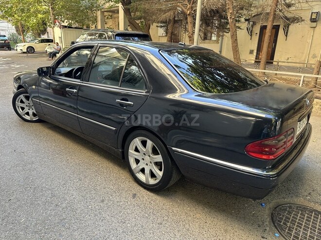 Mercedes E 240 1999, 290,000 km - 2.6 l - Bakı