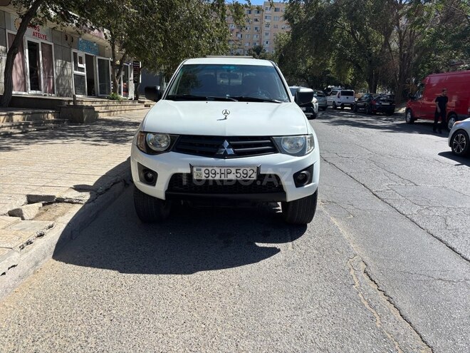 Mitsubishi L200 2014, 236,000 km - 2.5 l - Bakı