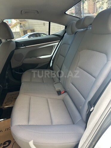 Hyundai Elantra 2017, 70,670 km - 2.0 l - Bakı