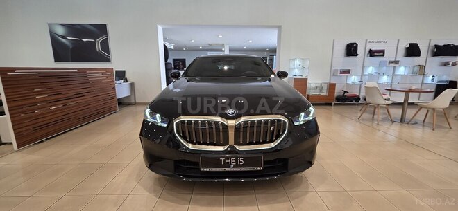 BMW i5-1