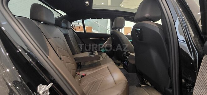 BMW i5-17
