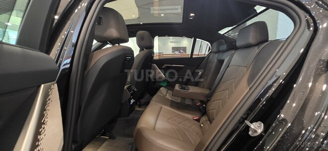 BMW i5-13