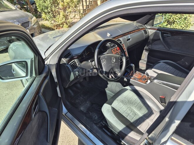 Mercedes E 240 1999, 266,437 km - 2.6 l - Gəncə