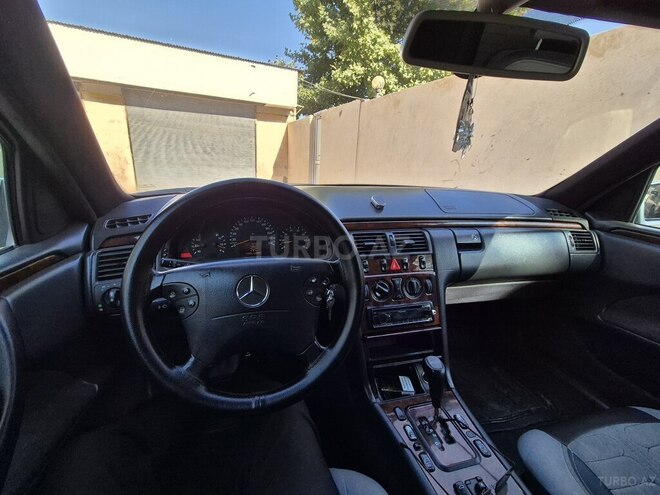 Mercedes E 240 1999, 266,437 km - 2.6 l - Gəncə
