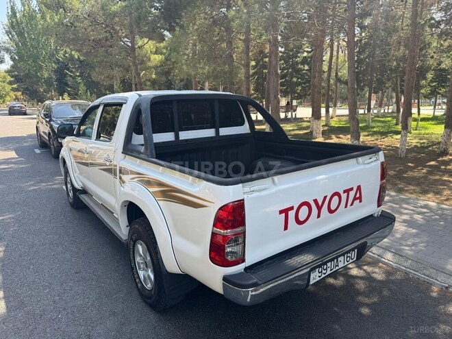 Toyota Hilux 2013, 256,000 km - 2.5 л - Bakı