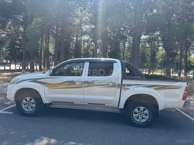 Toyota Hilux 2013, 256,000 km - 2.5 л - Bakı