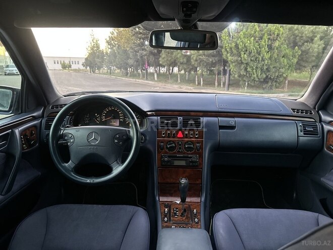 Mercedes E 240 2000, 360,000 km - 2.4 л - Saatlı
