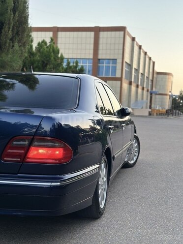 Mercedes E 240 2000, 360,000 km - 2.4 л - Saatlı