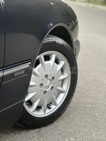 Mercedes E 240 2000, 360,000 km - 2.4 л - Saatlı