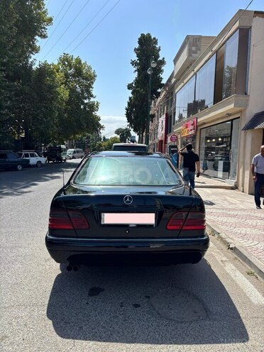 Mercedes E 240 1999, 342,321 km - 2.4 l - Bakı