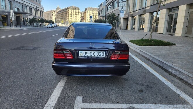Mercedes E 220 2000, 351,550 km - 2.2 l - Bakı
