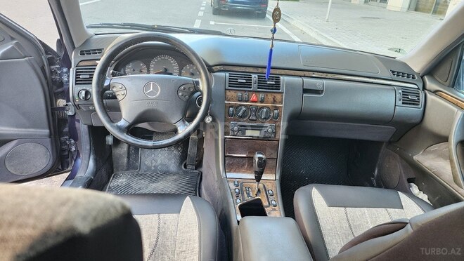 Mercedes E 220 2000, 351,550 km - 2.2 l - Bakı