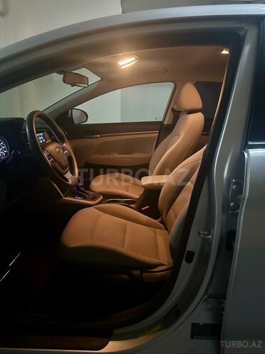 Hyundai Elantra 2018, 70,000 km - 2.0 l - Bakı