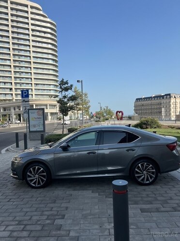 Skoda Octavia 2023, 32,200 km - 1.6 л - Bakı