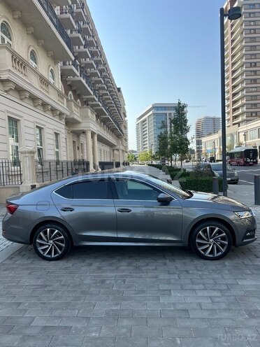 Skoda Octavia 2023, 32,200 km - 1.6 л - Bakı