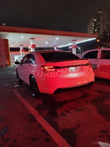 Chrysler 200-8