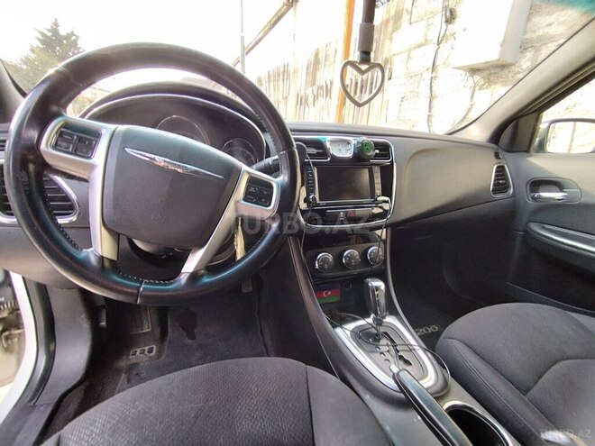 Chrysler 200-9