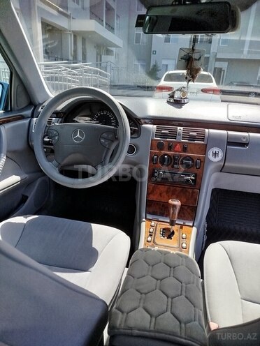 Mercedes E 240 1999, 330,000 km - 2.4 l - Bakı