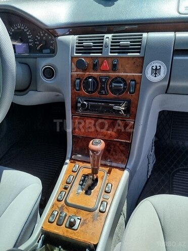 Mercedes E 240 1999, 330,000 km - 2.4 l - Bakı