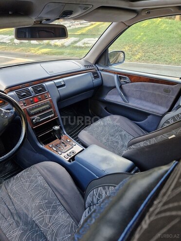 Mercedes E 240 2000, 390,000 km - 2.6 l - Mingəçevir