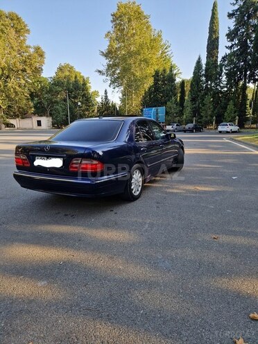 Mercedes E 240 2000, 390,000 km - 2.6 l - Mingəçevir