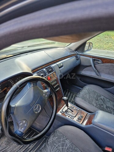 Mercedes E 240 2000, 390,000 km - 2.6 l - Mingəçevir