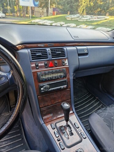 Mercedes E 240 2000, 390,000 km - 2.6 l - Mingəçevir