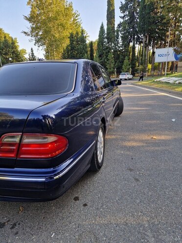 Mercedes E 240 2000, 390,000 km - 2.6 l - Mingəçevir
