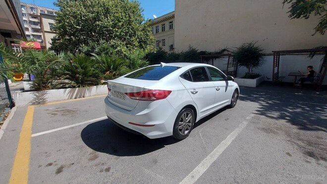 Hyundai Elantra 2018, 110,000 km - 2.0 l - Bakı