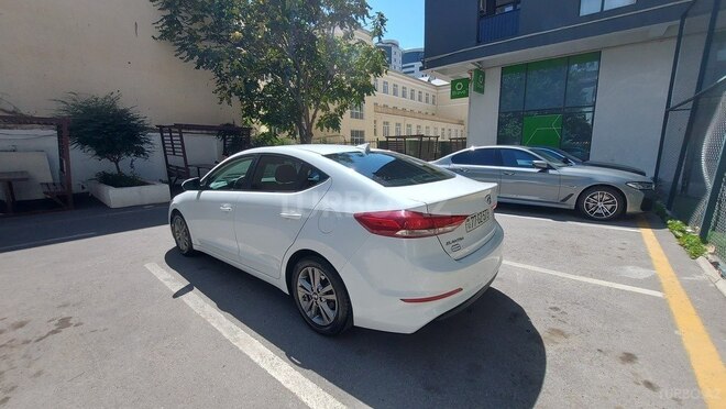 Hyundai Elantra 2018, 110,000 km - 2.0 l - Bakı