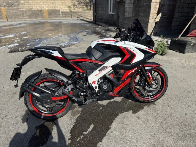 Bajaj Pulsar RS 200-1
