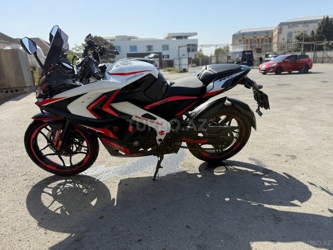 Bajaj Pulsar RS 200-4