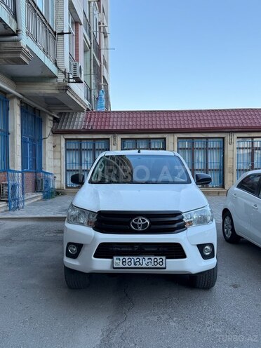 Toyota Hilux 2018, 298,000 km - 2.4 l - Bakı