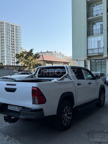 Toyota Hilux 2018, 298,000 km - 2.4 l - Bakı