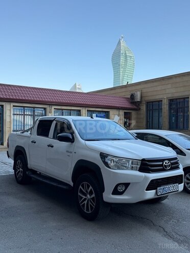 Toyota Hilux 2018, 298,000 km - 2.4 l - Bakı