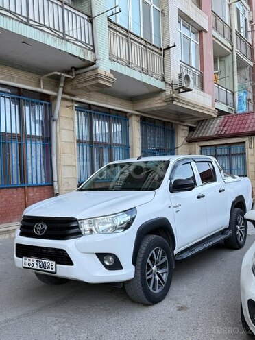 Toyota Hilux 2018, 298,000 km - 2.4 l - Bakı
