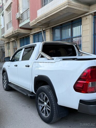 Toyota Hilux 2018, 298,000 km - 2.4 l - Bakı