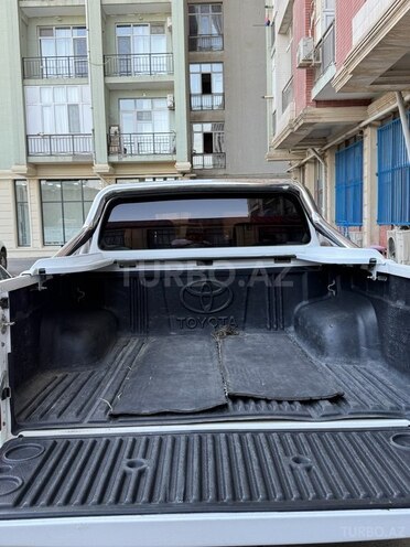 Toyota Hilux 2018, 298,000 km - 2.4 l - Bakı