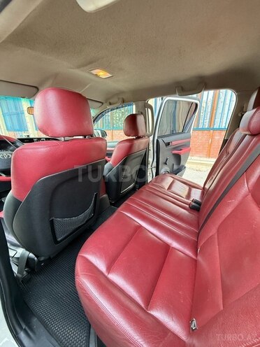 Toyota Hilux 2018, 298,000 km - 2.4 l - Bakı