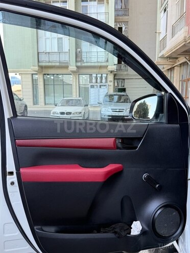 Toyota Hilux 2018, 298,000 km - 2.4 l - Bakı
