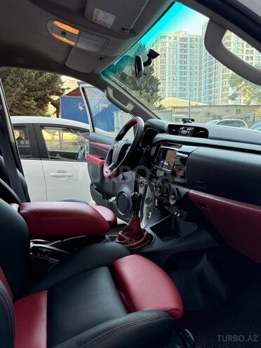 Toyota Hilux 2018, 298,000 km - 2.4 l - Bakı
