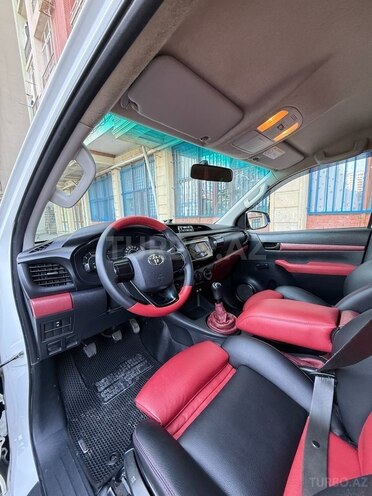 Toyota Hilux 2018, 298,000 km - 2.4 l - Bakı
