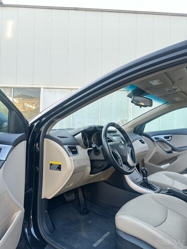 Hyundai Elantra 2015, 120,701 km - 1.8 l - Bakı