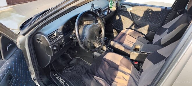 Opel Vectra 1992, 293,000 km - 1.8 l - Zaqatala