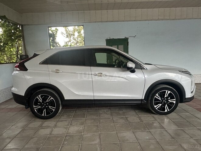 Mitsubishi Eclipse Cross 2022, 60,000 km - 2.0 л - Bərdə