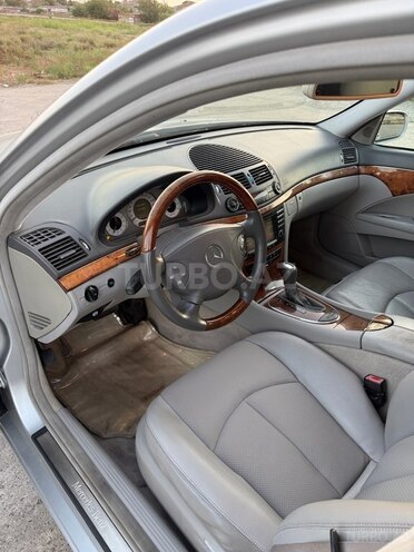 Mercedes E 240 2004, 245,000 km - 2.6 l - Bakı