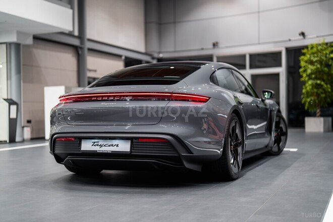 Porsche Taycan-4