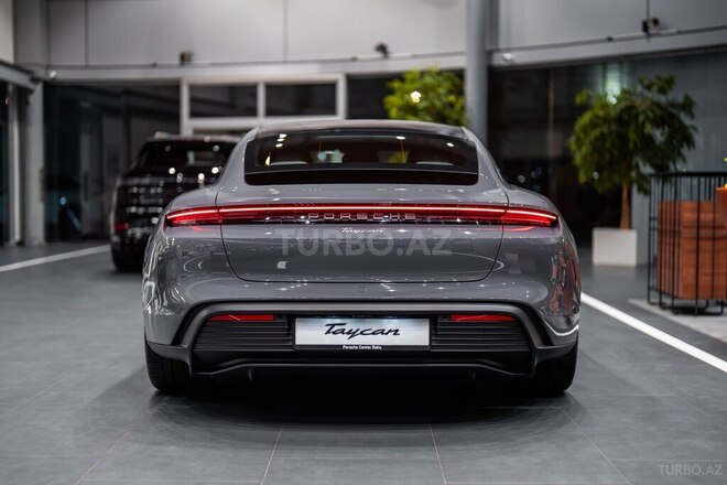 Porsche Taycan-5